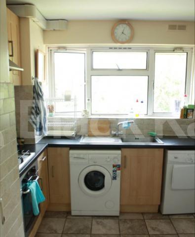 			4 Bedroom, 1 bath, 1 reception Flat			 Kelland Close, Park Road, CROUCH END